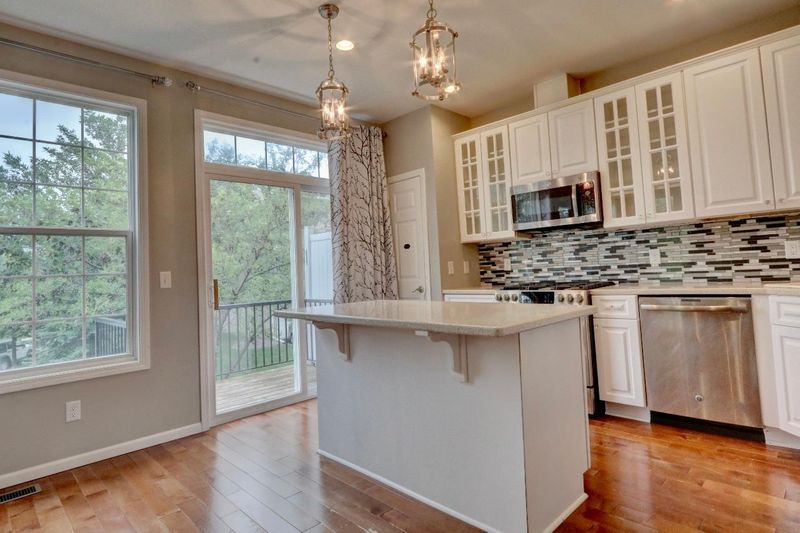 9969 Pincherry Ln, Eden Prairie, MN 55347