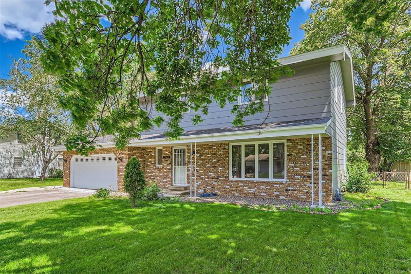 7748 Florida Cir N, Brooklyn Park, MN 55445