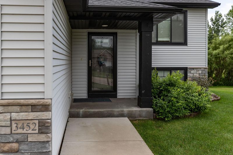 3452 Bridgeview Dr SE, Rochester, MN 55904