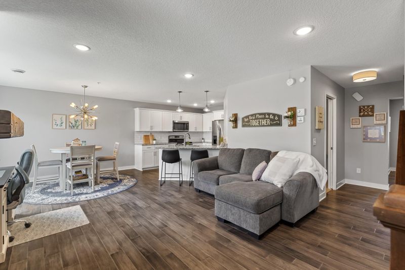 6926 Lancaster Way NE, Albertville, MN 55301