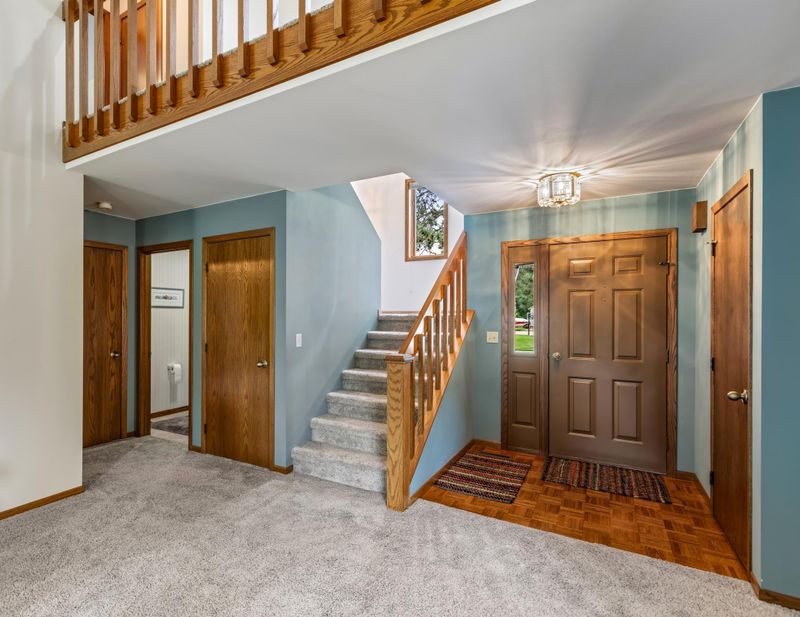 1426 Meadow Ln, Eau Claire, WI 54701