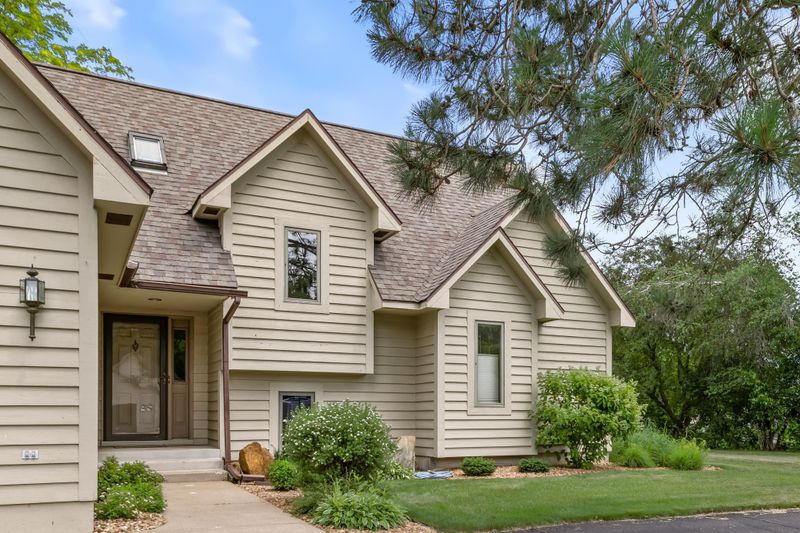 1426 Meadow Ln, Eau Claire, WI 54701