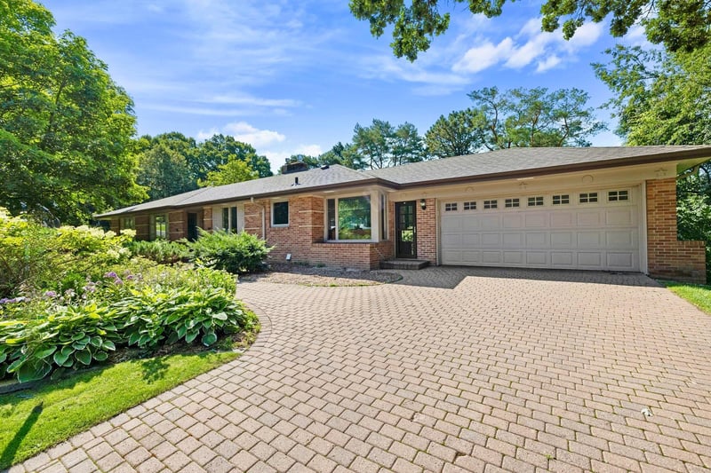 6109 Idylwood Dr, Edina, MN 55436
