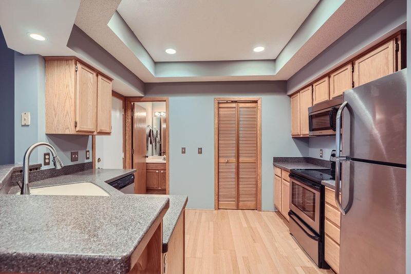 10902 Highland Rd, Minneapolis, MN 55438