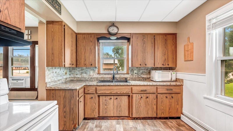 108 N Main St, Upsala, MN 56384