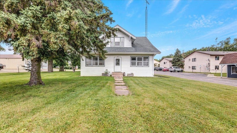 108 N Main St, Upsala, MN 56384