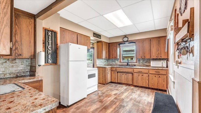 108 N Main St, Upsala, MN 56384
