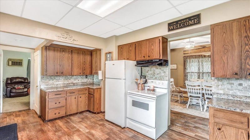 108 N Main St, Upsala, MN 56384