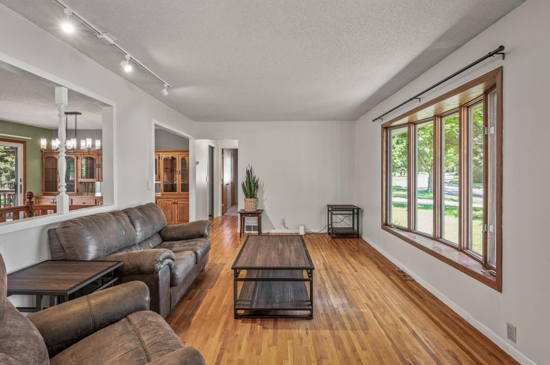 319 W 104th St, Bloomington, MN 55420