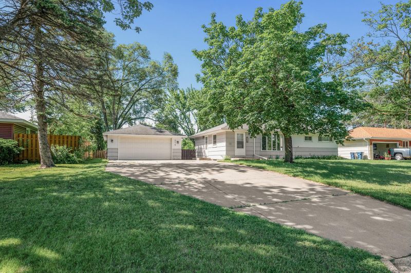 319 W 104th St, Bloomington, MN 55420