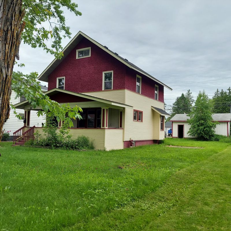 705 E 7th St, Superior, WI 54880