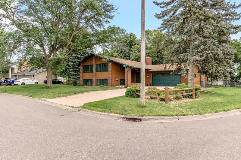 5808 Gettysburg Cir N, Minneapolis, MN 55428