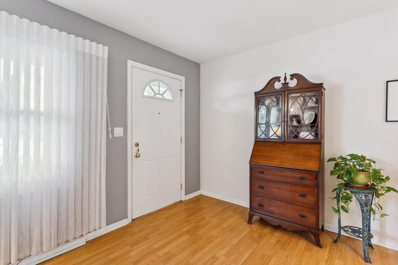 1025 County Road 101 N, Minneapolis, MN 55447