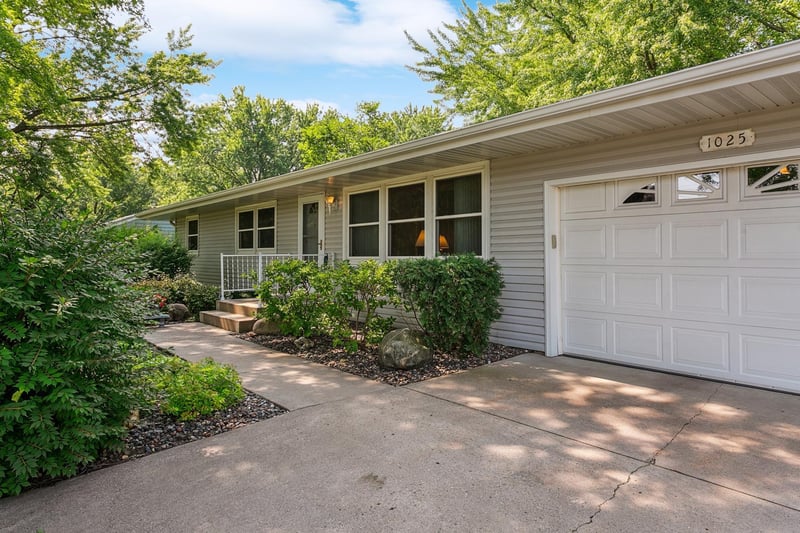 1025 County Road 101 N, Minneapolis, MN 55447