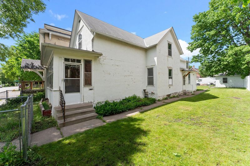 673 Thomas Ave, Saint Paul, MN 55104