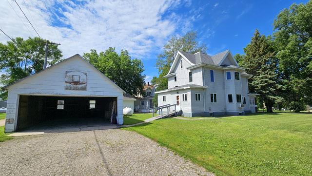 618 W 5th St, Graceville, MN 56240
