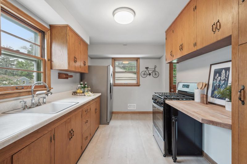 1890 Clarence St, Maplewood, MN 55109