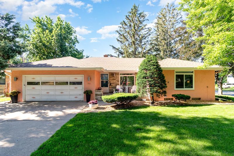 701 E 61st St, Minneapolis, MN 55417