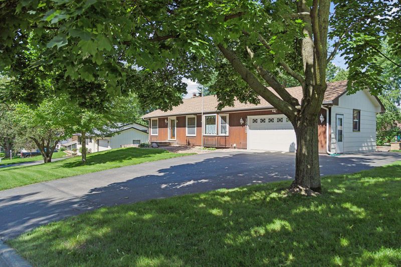 13012 Lakeview Dr, Burnsville, MN 55337