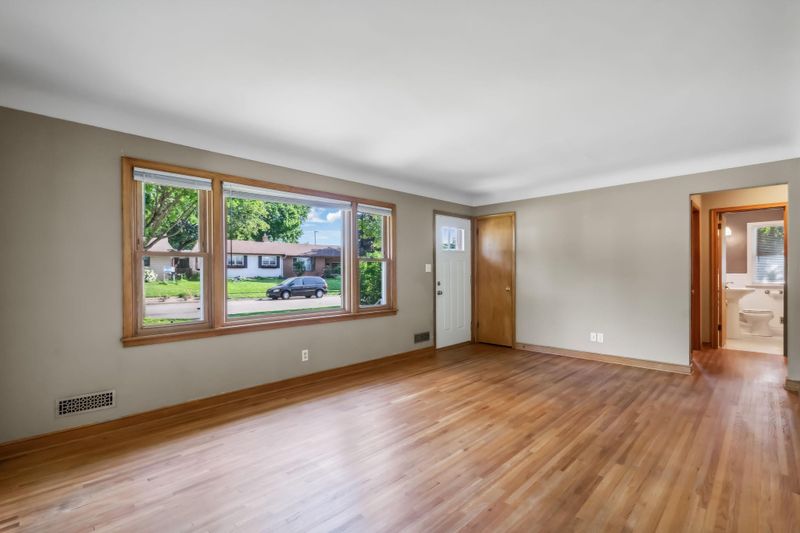 1744 California Ave E, Saint Paul, MN 55106