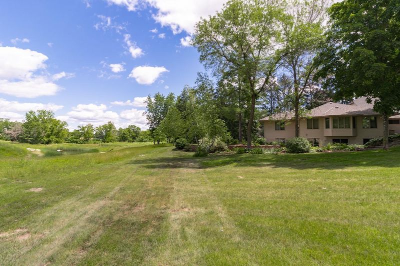 731 W 96th St, Chanhassen, MN 55317