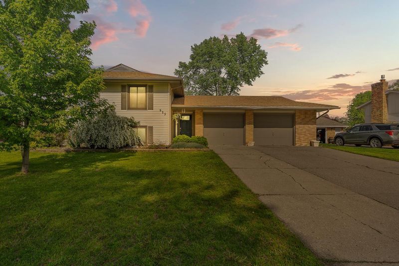 925 Redwell Ln, Apple Valley, MN 55124