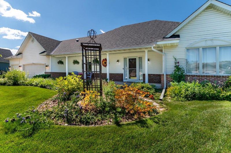 2530 Southcrest Ave E, Maplewood, MN 55119