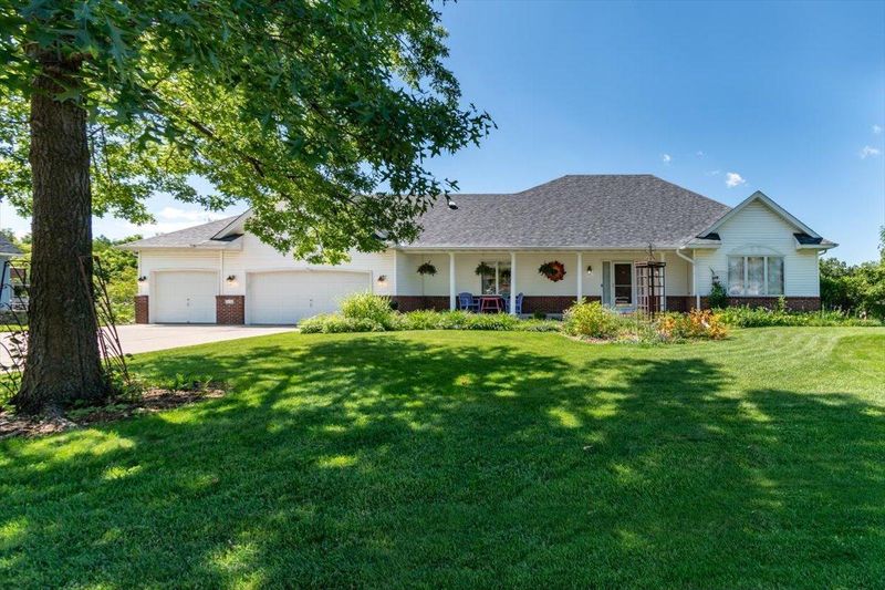 2530 Southcrest Ave E, Maplewood, MN 55119