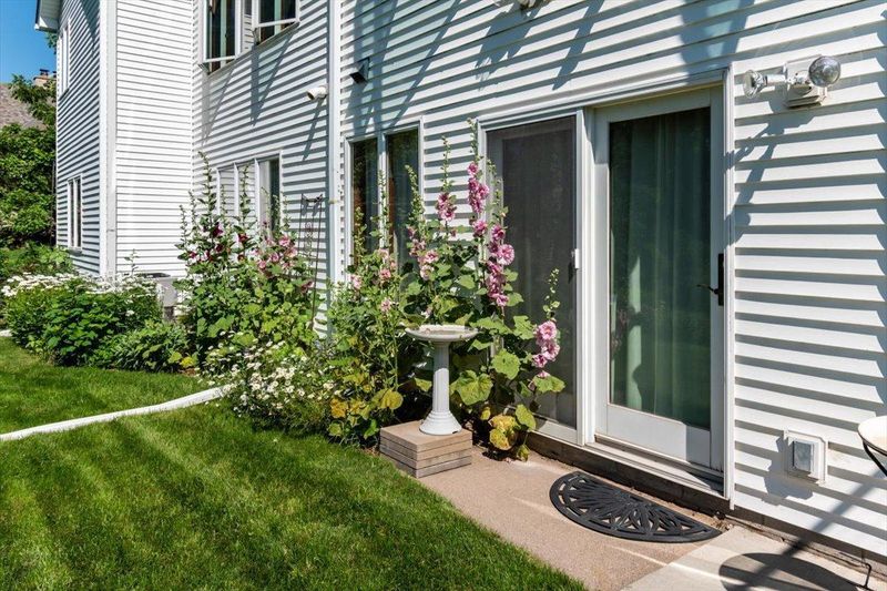 2530 Southcrest Ave E, Maplewood, MN 55119