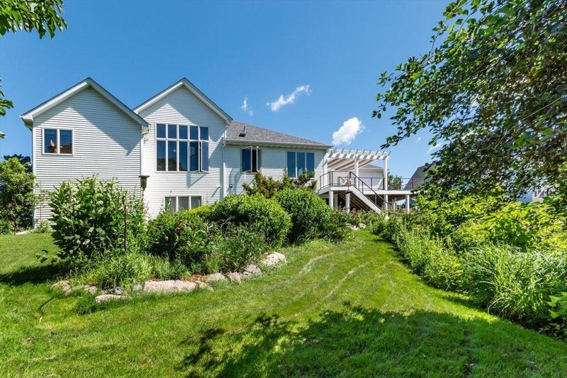 2530 Southcrest Ave E, Maplewood, MN 55119