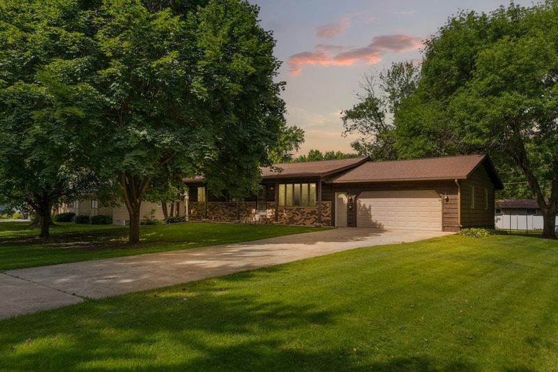 402 2nd Ave, Pemberton, MN 56078