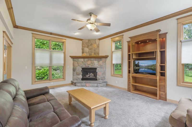 2013 Parkwood Dr, South Saint Paul, MN 55075