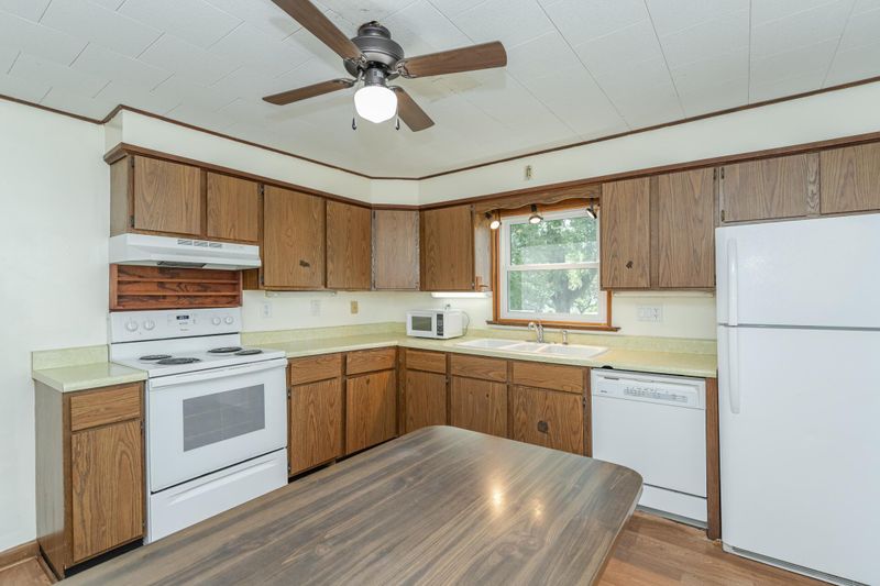 415 1st Ave NE, Plainview, MN 55964