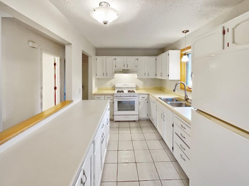 3411 Pilgrim Ln N, Minneapolis, MN 55441