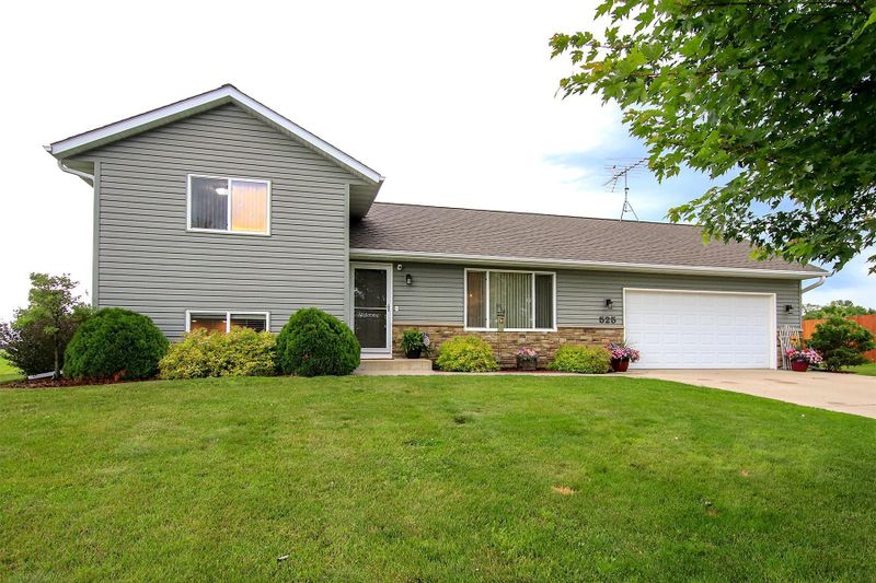 525 Minnesota St NW, Hutchinson, MN 55350