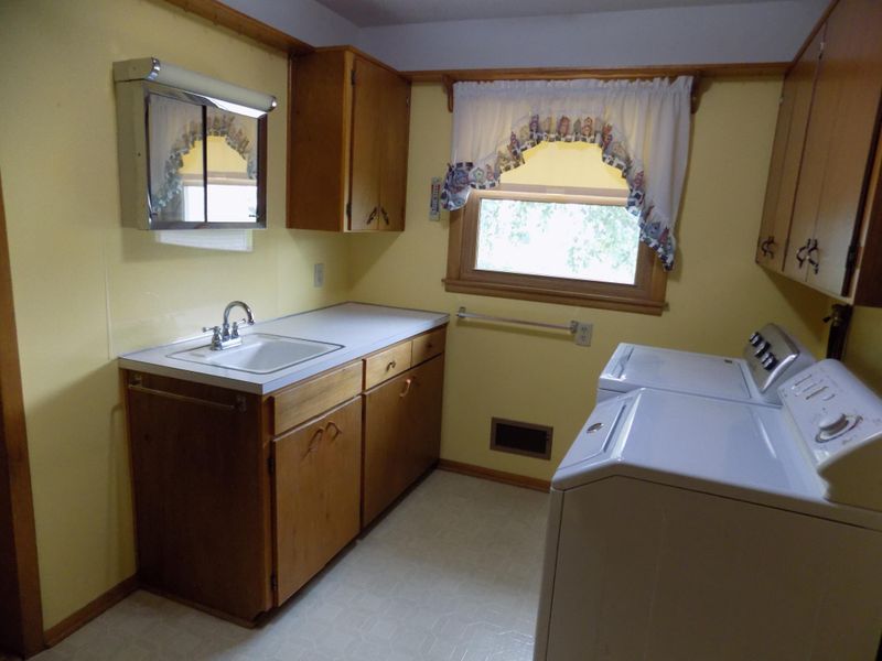 206 Pleasant St, Lakefield, MN 56150