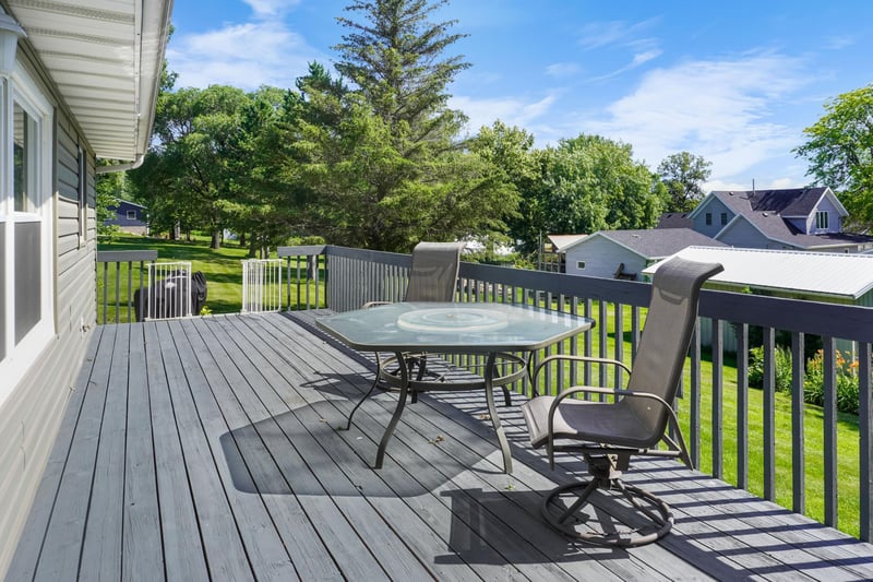 305 Holland St N, Kellogg, MN 55945