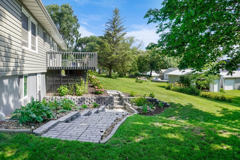 305 Holland St N, Kellogg, MN 55945