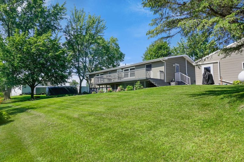 305 Holland St N, Kellogg, MN 55945