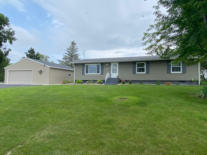 305 Holland St N, Kellogg, MN 55945