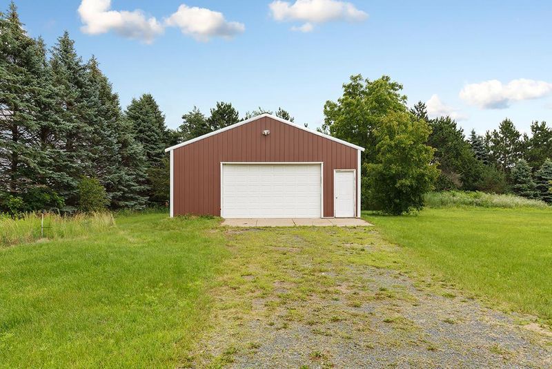 38995 Oriole Ave, North Branch, MN 55056