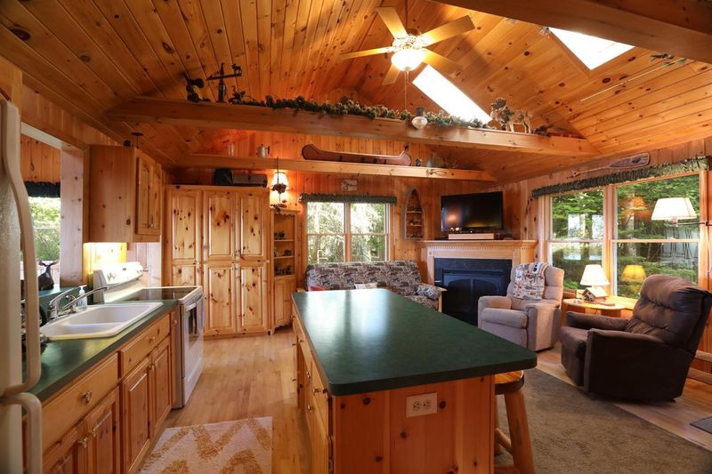7325 Frazer Bay Rd, Cook, MN 55723