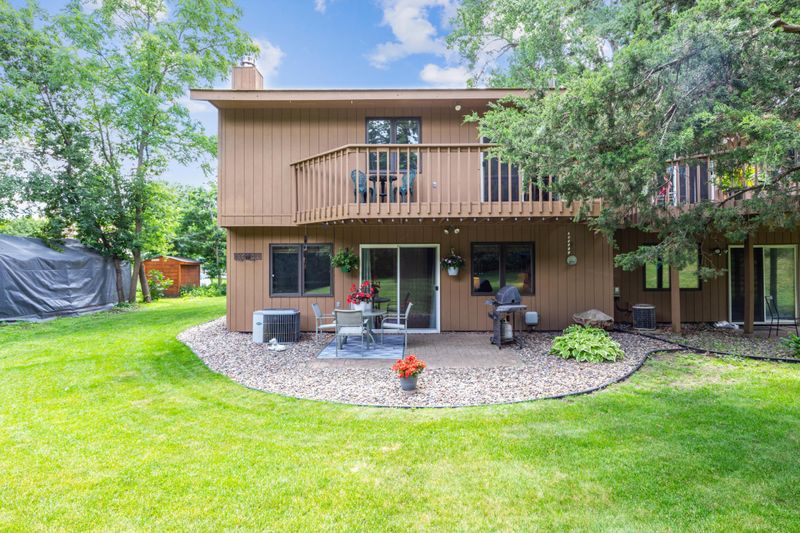 2321 Montana Ave E, Maplewood, MN 55119