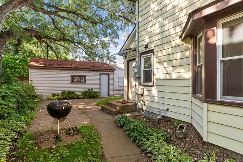 946 27th Ave NE, Minneapolis, MN 55418