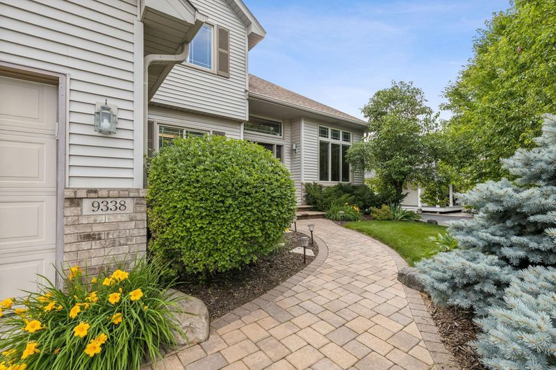 9338 Preserve Cir, Savage, MN 55378