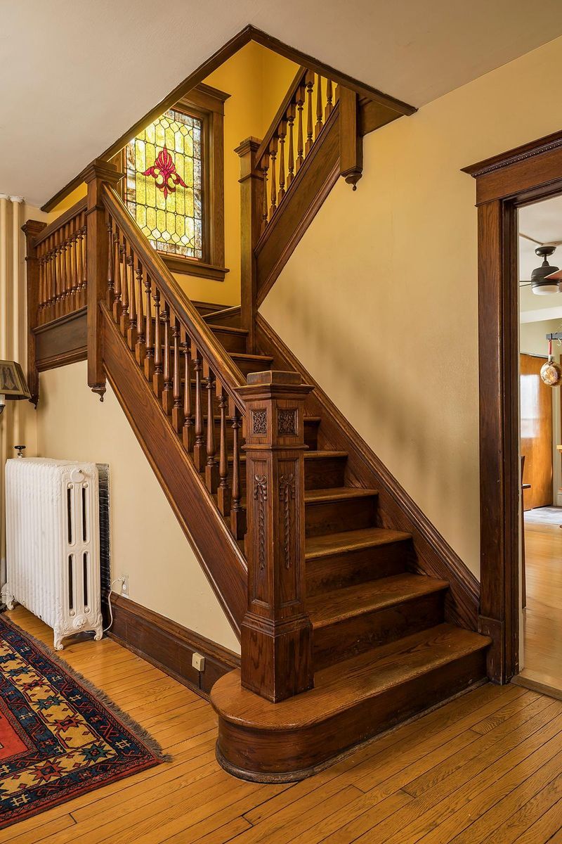 2010 Carroll, Saint Paul, MN 55104