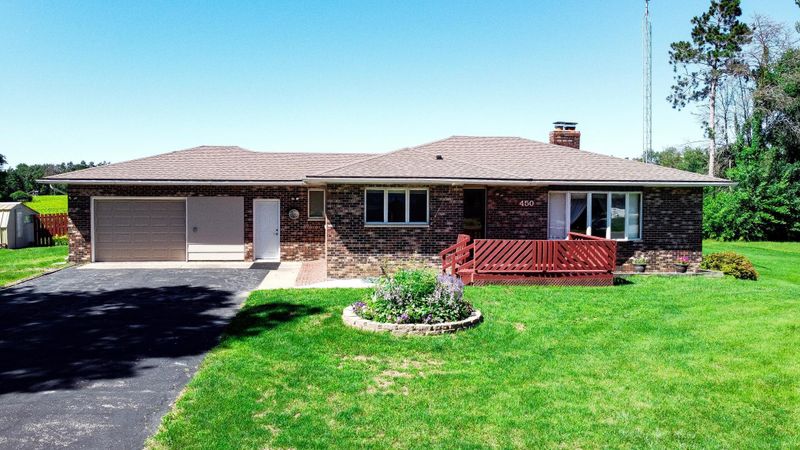 450 W 24th St, Cochrane, WI 54622