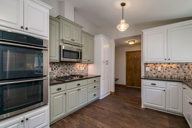 8541 Riverview Ln, Minneapolis, MN 55444