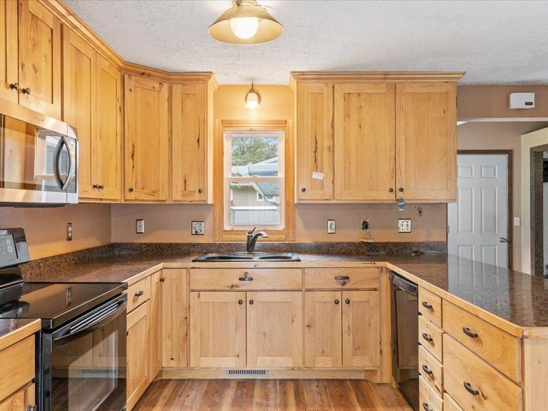 10831 River Hills Cir, Brainerd, MN 56401