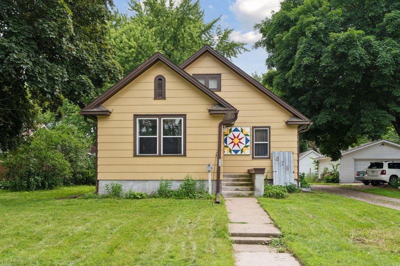 518 8th St E, Glencoe, MN 55336